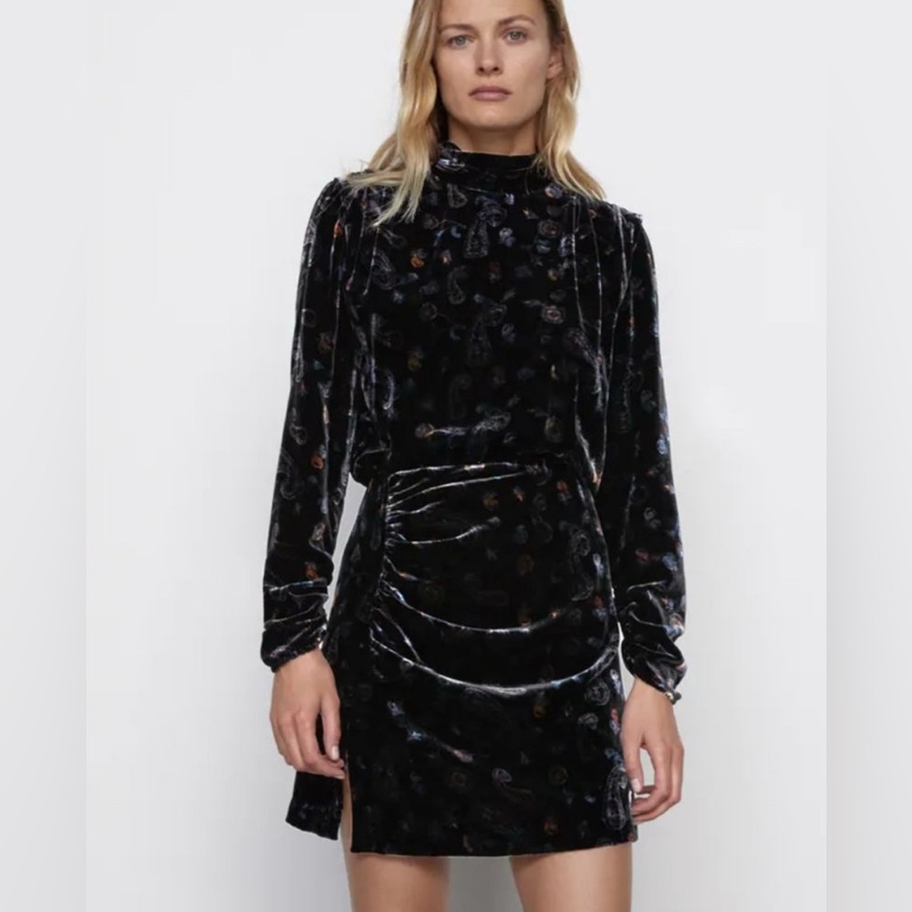 ZARA PAISLEY ELVET RUCHED DRESS WITH ALIT AND OPEN BACK - Picture 1 of 11